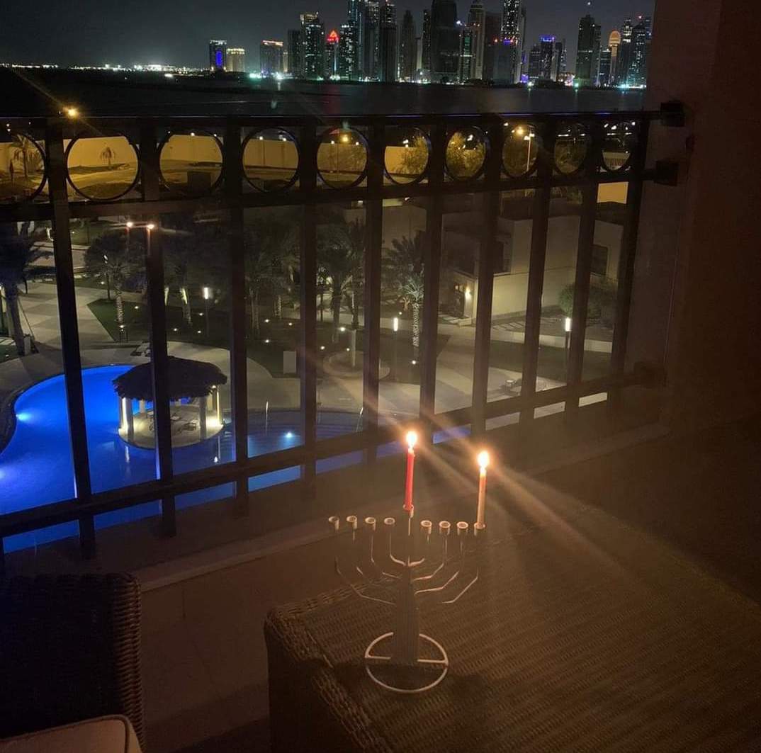 إشعال شموع عيد "الحانوكا" اليهودي في قطر